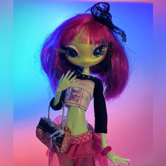 Meet your Artist, Kitty - Picture 3 of 14